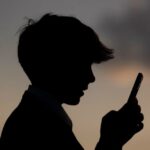 O YouTube começará com a IA para adivinhar a idade dela. Se estiver errado, você tem que provar isso