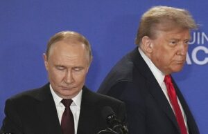 O aperto de mão que abalou o mundo: por que Putin deixou o sorriso e Trump insistiu que ele estava preso após três horas de reunião para mudar a história Depois de quase três horas a portas fechadas no Alasca, Donald Trump e Vladimir Putin saíram como combatentes de preços dos pesos pesados que haviam lutado um ao outro para uma parada parada