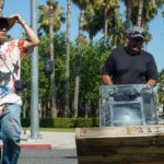 O artista chicano que derrete os blocos de gelo em Riverside tem uma história maior para contar