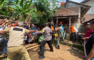 O avô de Jiman morreu em um poço quando ele salvou um gato O avô de Jiman morreu em um poço quando ele salvou um gato