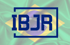 O brasileiro estabeleceu o IBJR expande seus membros com A2FBR Fundo branco com uma visão geral azul escura/marinho e IBJR escrito no meio. Bandeira brasileira em segundo plano. Ibjr recebe A2FBR e expande seus membros