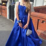 Jessica Robinson, 11 anos, deixou seu baile da escola primária no mês passado em lágrimas quando um valentão 'repetidamente carimbou' seu vestido azul de £ 450 enquanto outros 'filmavam e ria' enquanto estava 'rasgado em pedaços'