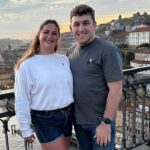 Rebecca Elmes levou seu namorado Aaron Rayment-Davis para Harold Wood Polyclinic em Romford, leste de Londres, depois que ele desenvolveu uma dor incapacitante no ouvido esquerdo