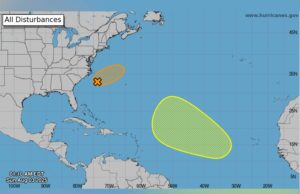 O centro do furacão observando possível uma tempestade tropical possível após o gil rebaixado O centro do furacão observando possível uma tempestade tropical possível após o gil rebaixado