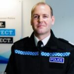 Jon Cummins, vice -gerente da Avon e Somerset Police, aconselhou os proprietários a ligar para 999 em vez de lidar com os próprios autores