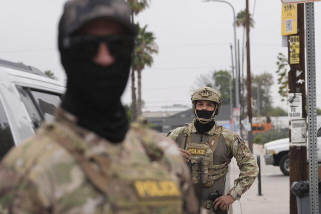 O cidadão dos EUA diz que os agentes do gelo tentaram detê -lo porque ele era marrom



