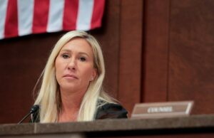 O deputado Greene culpa Gelskyy pela tentativa de “sabotar” o cume Trump-Putin com os ataques de drones na Rússia O deputado Greene culpa Gelskyy pela tentativa de "sabotar" o cume Trump-Putin com os ataques de drones na Rússia