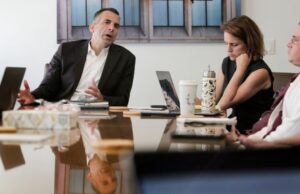 O deputado Sam Liccardo está trabalhando para garantir que os democratas retomassem a Câmara dos Deputados em 2026. O deputado Sam Liccardo está trabalhando para garantir que os democratas retomassem a Câmara dos Deputados em 2026.