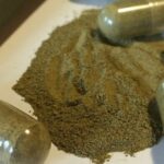 Um saco de Kratom, um medicamento à base de plantas.