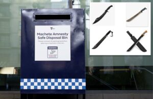 O estado australiano apresenta as “cestas” com o facão antes da proibição O estado australiano apresenta as "cestas" com o facão antes da proibição