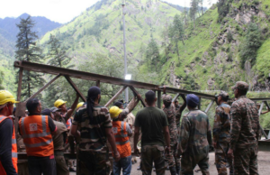 O exército indiano em Uttart continuará a operação de socorro no texto O exército indiano em Uttart continuará a operação de socorro no texto