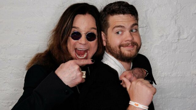 O filho de Ozzy Osbourne, Jack, paga a honra emocional até a morte, falecida em uma honra emocional: 'Eu te amo pai'

