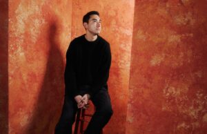 O filme ‘Lurker’, dirigido por Alex Russell, é sobre fanatismo. Ele prefere não falar sobre si mesmo O filme 'Lurker', dirigido por Alex Russell, é sobre fanatismo. Ele prefere não falar sobre si mesmo