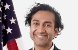 O funcionário da FDA retorna à agência após a queda para a agência, que é previsível O funcionário da FDA retorna à agência após a queda para a agência, que é previsível