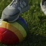 O futebol do Reino Unido viu um aumento no abuso transfóbico, sexismo na última temporada: relatório