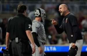 O gerente dos gêmeos é absolutamente balisticamente em relação ao juiz antes de reprovável: “Você fez isso, velho” O gerente dos gêmeos é absolutamente balisticamente em relação ao juiz antes de reprovável: "Você fez isso, velho"