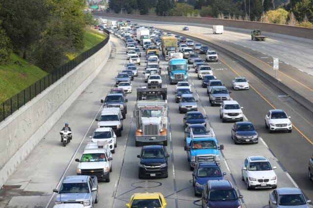O governo Trump interrompe os vistos de motorista do caminhão após o acidente fatal da Flórida



