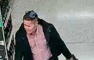 O homem da família é nomeado vítima de assassinato encontrado morto no Riverside Bench – enquanto a polícia continua a perseguir assassinos Um homem encontrado morto em um banco ao lado do rio foi nomeado pela polícia quando os policiais continuam sua busca pelo assassino com imagens de CCTV que também surgem da vítima