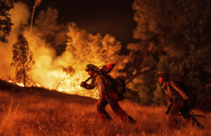 O incêndio de Pickett cresce de 6.000 para quase 7.000 acres. Os bombeiros continuam a lutar ‘condições desafiadoras’ no domingo O incêndio de Pickett cresce de 6.000 para quase 7.000 acres. Os bombeiros continuam a lutar 'condições desafiadoras' no domingo