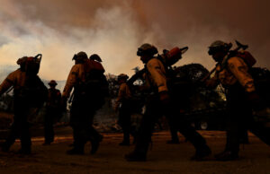 O incêndio de Pickett se espalha no Condado de Napa para 2.133 acres sem contenção Howard Forest Helitack de Cal Fire cai no incêndio de Pickett ...