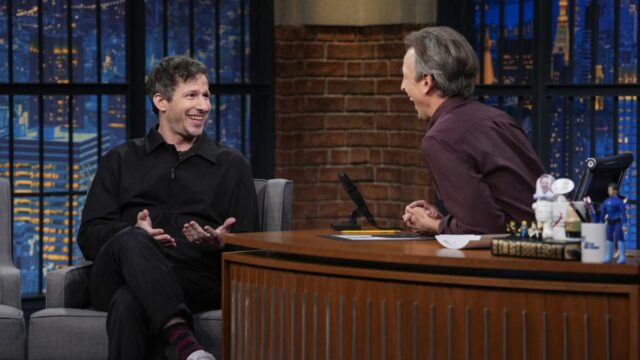 O inimigo de longa data de Andy Samberg Seth Meyers Frisbee recebe a risada final




