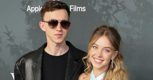 O irmão de Sydney Sweeney, Trent, refere -se à recente campanha publicitária da estrela em uma história do Instagram.