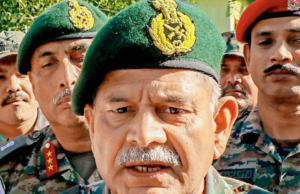 O julgamento do juiz do exército é apreciado pelo xadrez “ O julgamento do juiz do exército é apreciado pelo xadrez "