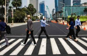 10 desses trabalhos são os mais ameaçados de acordo com a Microsoft, existe sua profissão? O lado sombrio da Indonésia Citizens da classe média, o estilo de vida da elite, mas a carteira gritou