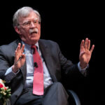 O lar de John Bolton invadido pelo FBI: atualizações ao vivo