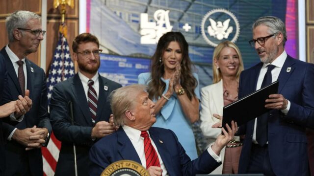 O líder do LA28 Wasserman apóia o presidente Trump, assumindo as Olimpíadas das Olimpíadas

