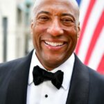 O magnata da mídia Byron Allen vende 10 estações de televisão para a Gray Media