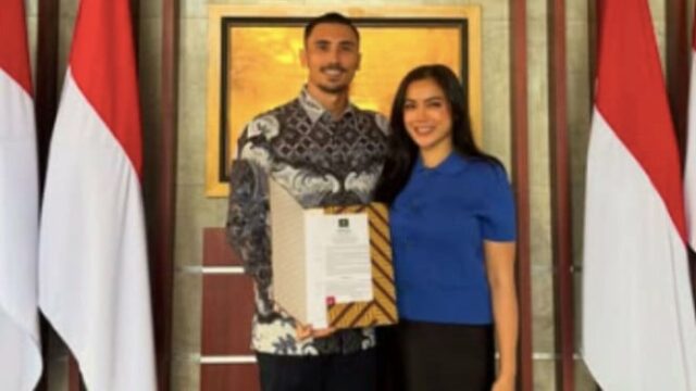 O marido de Vincent Verhaag, Jessica Iskandar, tornou -se oficialmente um cidadão

