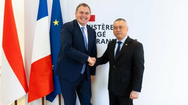 O ministro dos Transportes Dudy celebrará a construção da França LRT Bandung

