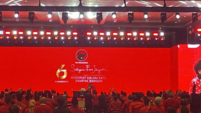 O momento de Megawati chorou quando Hasto participou do Congresso PDIP em Bali

