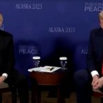 Sentou -se ao lado de Donald Trump antes do encontro no Alasca na sexta -feira, Vladimir Putin parecia visivelmente desconfortável ao serem consultados sobre um possível cessar -fogo na Ucrânia