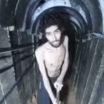 Screengrab of Video Lançado pelo Hamas de Evyatar David, que parece cavar seu próprio túmulo
