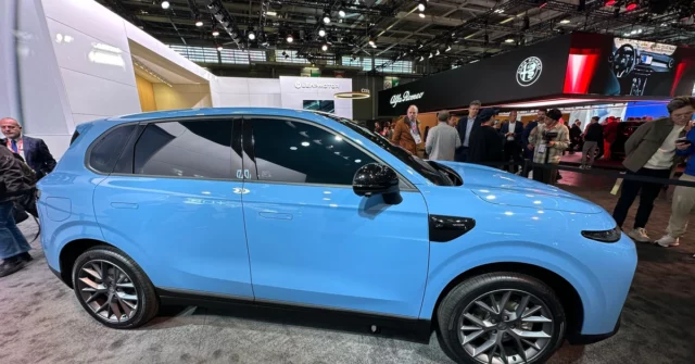 O novo SUV entra na Polônia e se parece com isso. Sob uma máscara de 218 km. Quanto isso custa?

