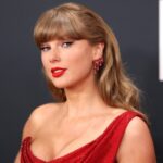 O novo podcast de Taylor Swift, 'Hights', ganha 13 milhões de visualizações no YouTube em 24 horas enquanto apresentava 'a vida de uma showgirl'