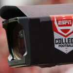 O novo serviço de streaming da ESPN, ESPN Unlimited, explica como assistir ao futebol universitário da NCAA.
