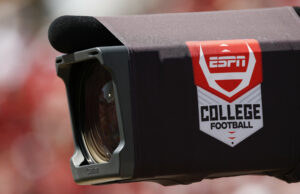 O novo serviço de streaming da ESPN, ESPN Unlimited, explica como assistir ao futebol universitário da NCAA. O novo serviço de streaming da ESPN, ESPN Unlimited, explica como assistir ao futebol universitário da NCAA.