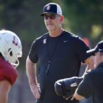 O quarterback da Universidade de Stanford, Ben Gulbrandson (15)