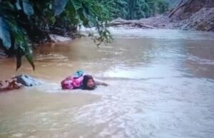 O país deve ver! Há uma parteira que aposta desesperadamente para tratar os pacientes em Hodge O país deve ver! Há uma parteira que aposta desesperadamente para tratar os pacientes em Hodge