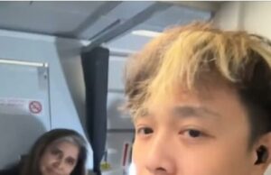 O passageiro da American Airlines oferece desculpa bizarra depois que ele lutou com a apresentadora aérea que o pegou vaping Peter Nguyen se tornou viral no início desta semana, depois que ele foi vaping no banheiro em um voo de Phoenix para São Francisco em 4 de agosto