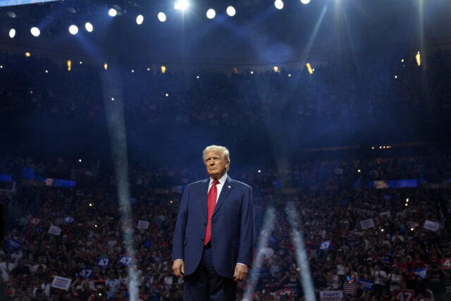 O presidente Donald Trump fala durante um evento para anunciar novas tarifas no jardim de rosas na Casa Branca, quarta -feira, 2 de abril de 2025, em Washington. (AP Photo/Mark Schiefelbein)