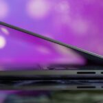 O primeiro Apple MacBook OLED pode emprestar uma função chave para iPhone
