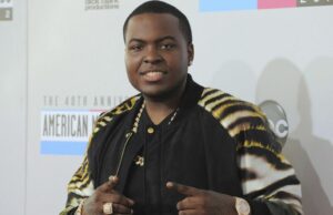 O rapper Sean Kingston sentenças em 3,5 anos de prisão, para US $ 2,3 milhões em política de fraude Arquivo - Sean Kingston, a direita e sua mãe Jan. Turner alcançam o 40º aniversário American Music Awards, 18 de novembro de 2012, em Los Angeles. (Foto de Jordan Strauss / Invision / AP, arquivo)