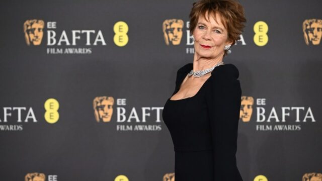 O romance da Segunda Guerra Mundial de Celia Imrie 'Meet Me no Rainbow Corner' com a Saffron Cherry Productions (exclusiva)

