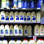 O supermercado apoiará os agricultores e transferirá o preço do leite?