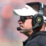 Futebol da NCAA: Ul Munro em Ober