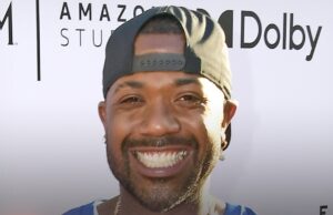 O trabalho de hospedagem de Ray J em ‘TMZ After Dark Excursion’ obtenção visto por Hollywood Ray J Tmz depois do Dark Main Getty